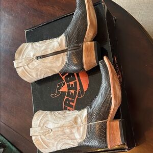 Freebird women’s 8 Warwick Olive python multi. New in box